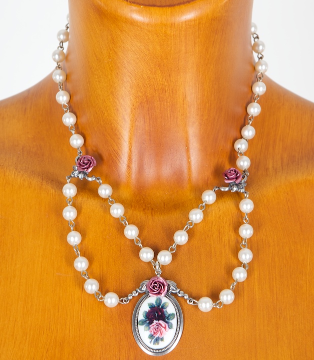 C9469 Perlenkette mit rosa Rosen und Rosenmotiv
